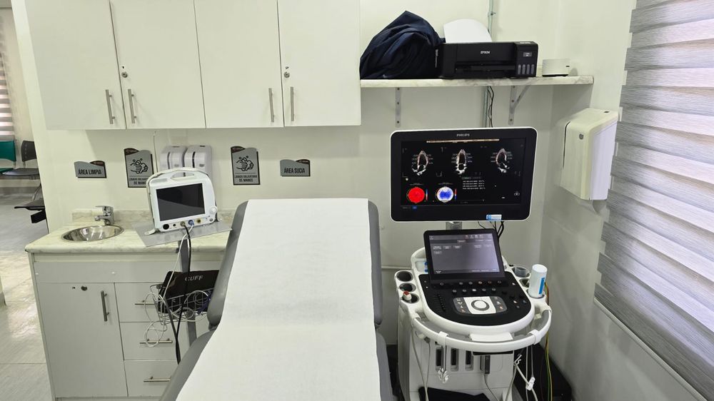 Box cardiológico con ecógrafo Philips Affiniti 50C — consulta cardiológica Providencia
